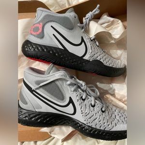 NIKE KD TREY 5 VIII KEVIN DURANT LIGHT SMOKE GREY-BLACK MENS SZ 9 NEW IN BOX